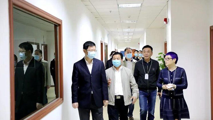 省政府口岸辦副主任、省商務廳口岸處處長羅專一行蒞臨炬神電子開展聯(lián)點服務工作