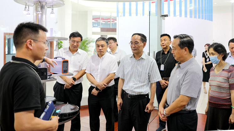 全國政協(xié)委員（廣東省委原常委、省紀(jì)委原書記）黃先耀一行考察炬神電子